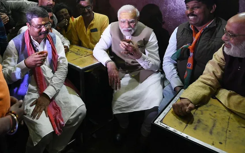  PM नरेंद्र मोदी को चाय पिलाने वाला दुकानदार  बोला कि उनसे मुलाकात करने के बाद किसी से बात करने का मन ही नहीं कर रहा है ,