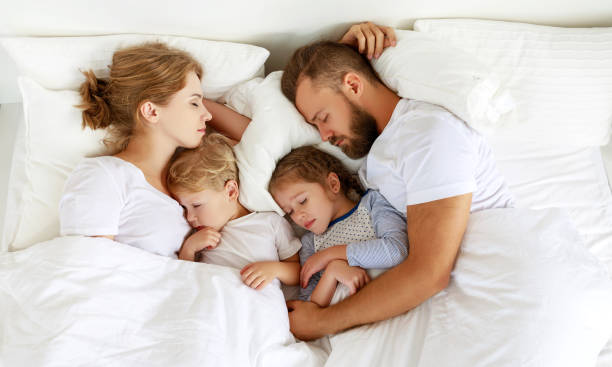  Sleeping tips: आइये बताते है की किस उम्र मे पैरेंट्स को बच्चों के साथ सोना नही चाहिए:2022
